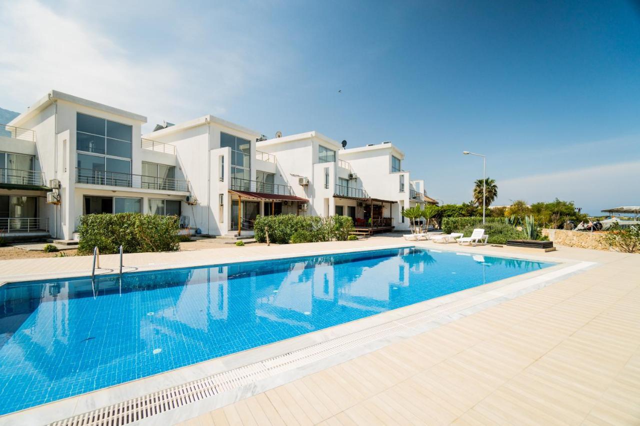 Spacious Three-Bedroom Apartment With Sea View A4 Лапитос Экстерьер фото